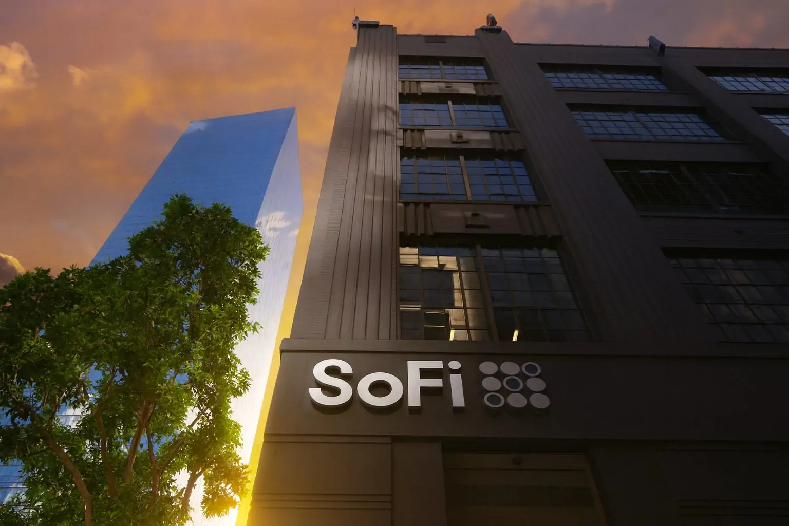 SOFI TECHNOLOGIES (SOFI) STOCK TODAY: LATEST NEWS, $1.5B SHARE SALE FALLOUT, SMART CARD LAUNCH, ANALYST TARGETS AND 2026 OUTLOOK (DEC. 15, 2025)