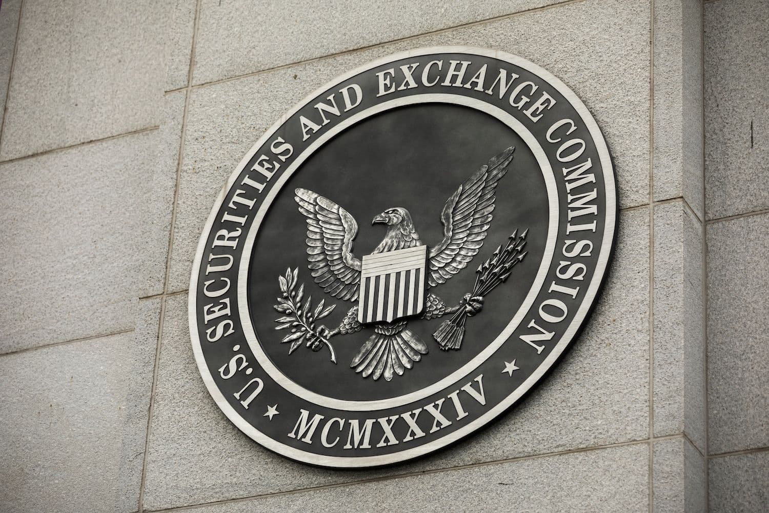 SEC Halts High-Leverage ETF Filings, Citing Rising Market Risk