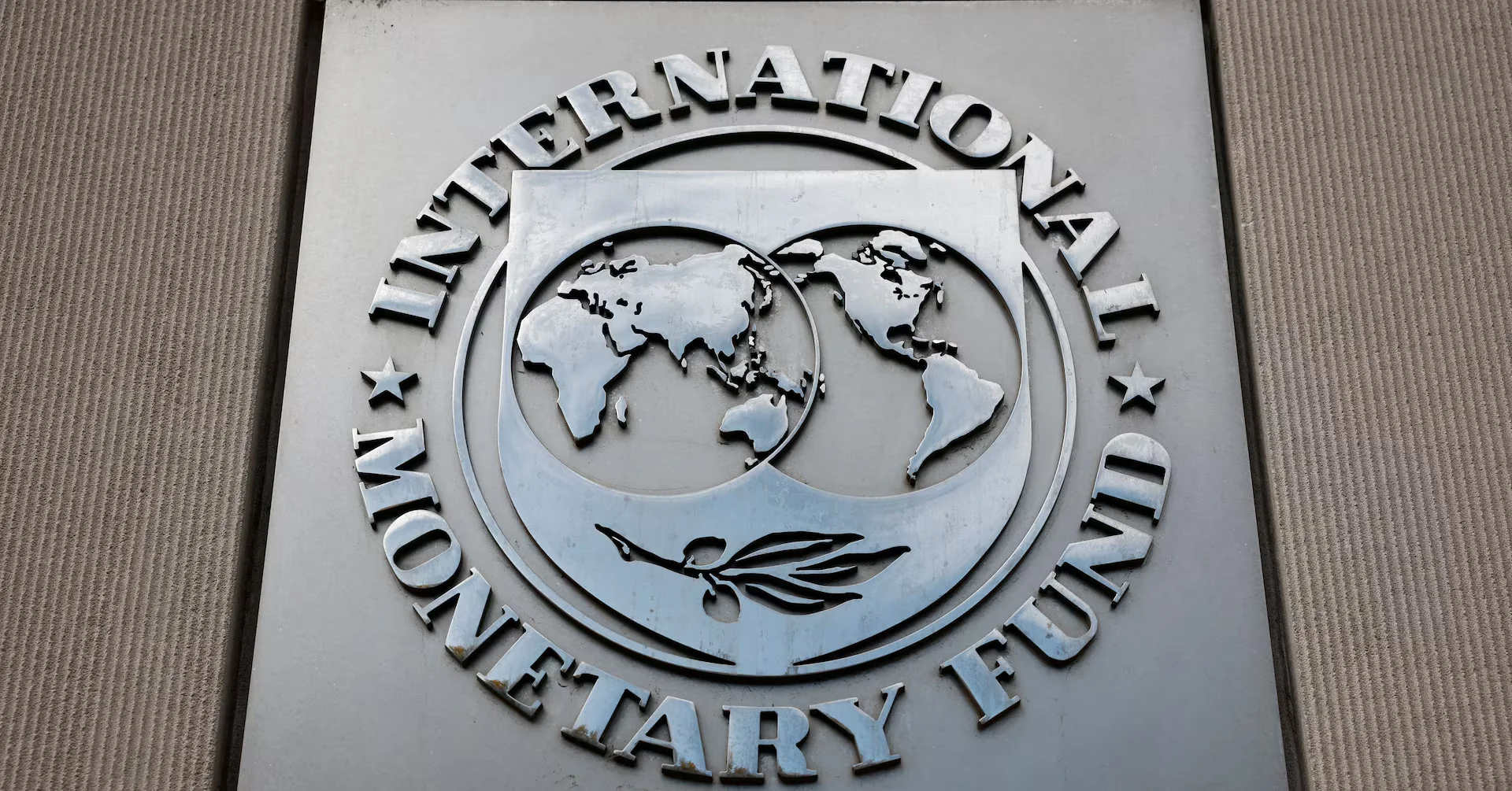 IMF Warns Stablecoins Could Quietly Replace Weak National Currencies IMF Warns Stablecoins Could Quietly Replace Weak National Currencies