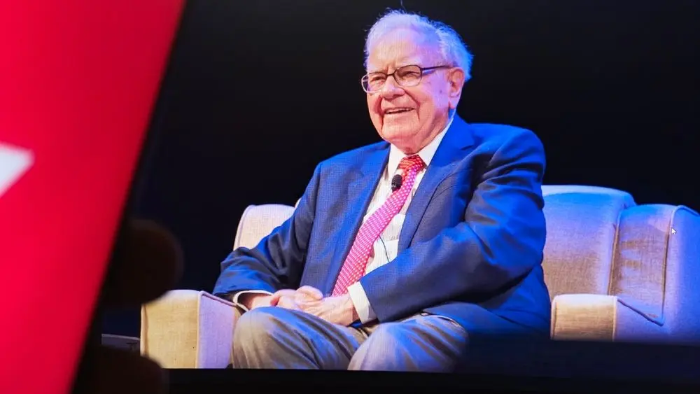 Warren Buffett, Philippe Laffont Pour .6B Into Alphabet Amid AI Boom