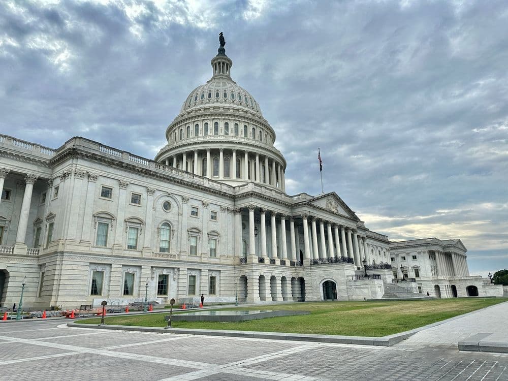 Bipartisan House Bill Exempts Stablecoin Payments Under 0 From Capital Gains Tax