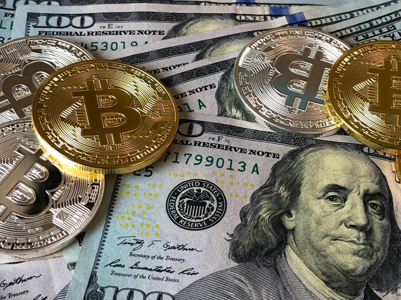 Bitcoin Underperforms Despite Record Global Money Supply Expansion