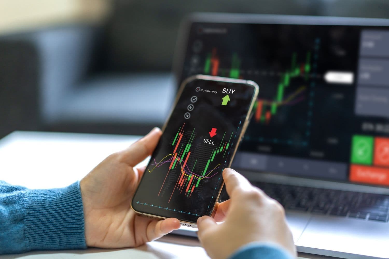 Altcoin Trading Volumes Drop 50% During Year-End Holiday Lull