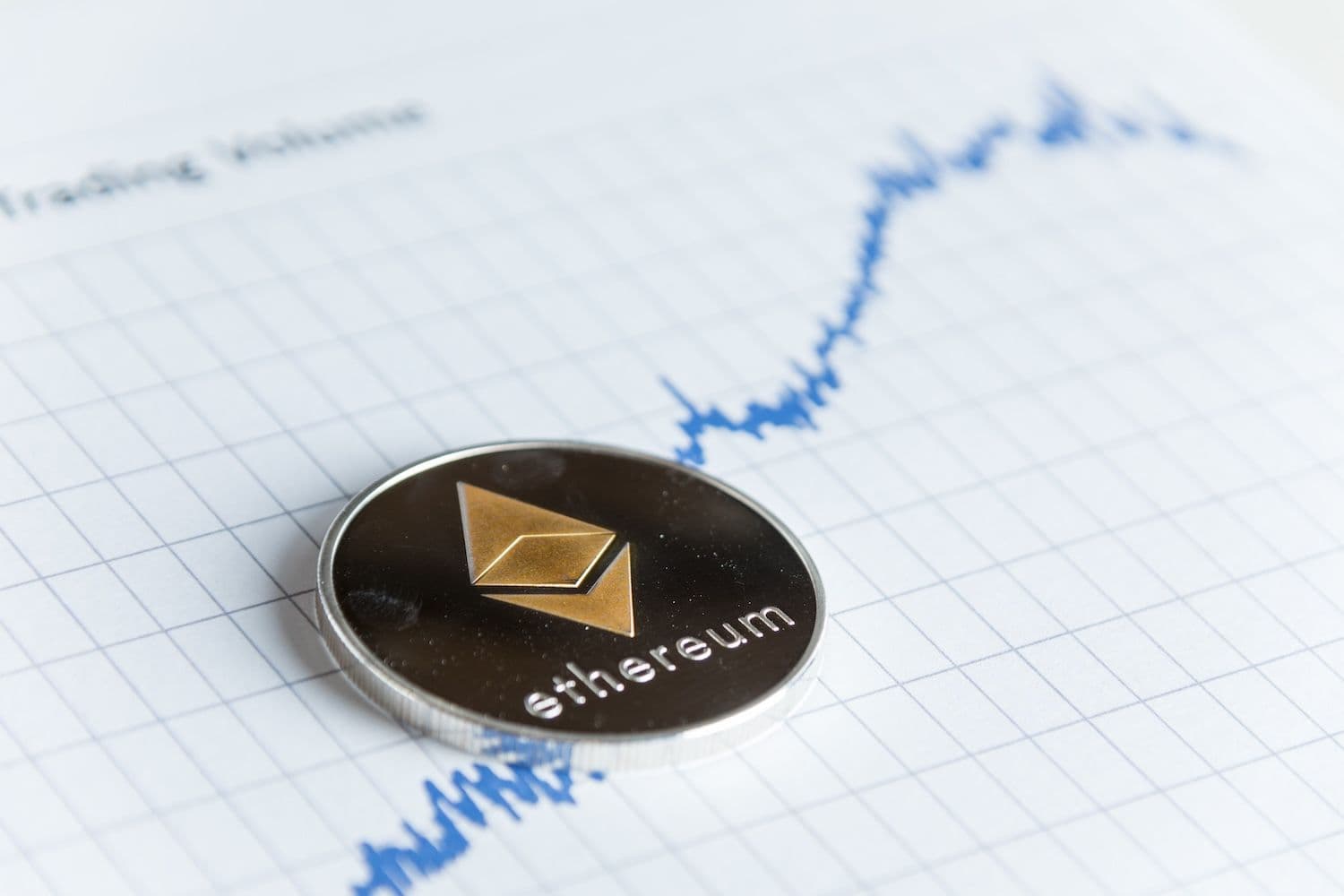Ethereum Remains Below $3,000 While 745,000 ETH Await Staking In Queue Reversal