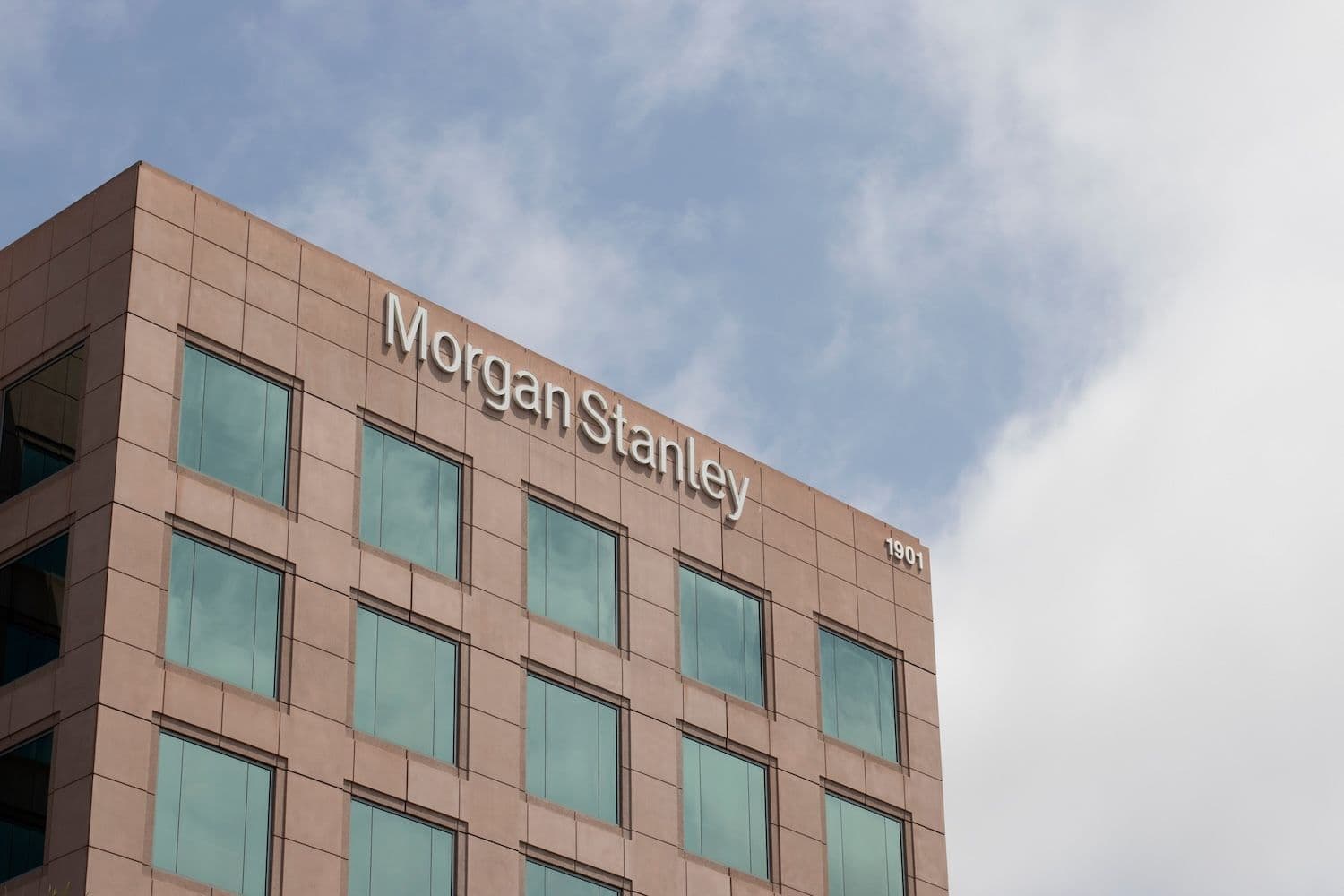 Morgan Stanley Targets Crypto With Bitcoin, Solana ETFs Pending SEC Review Morgan Stanley Targets Crypto With Bitcoin, Solana ETFs Pending SEC Review