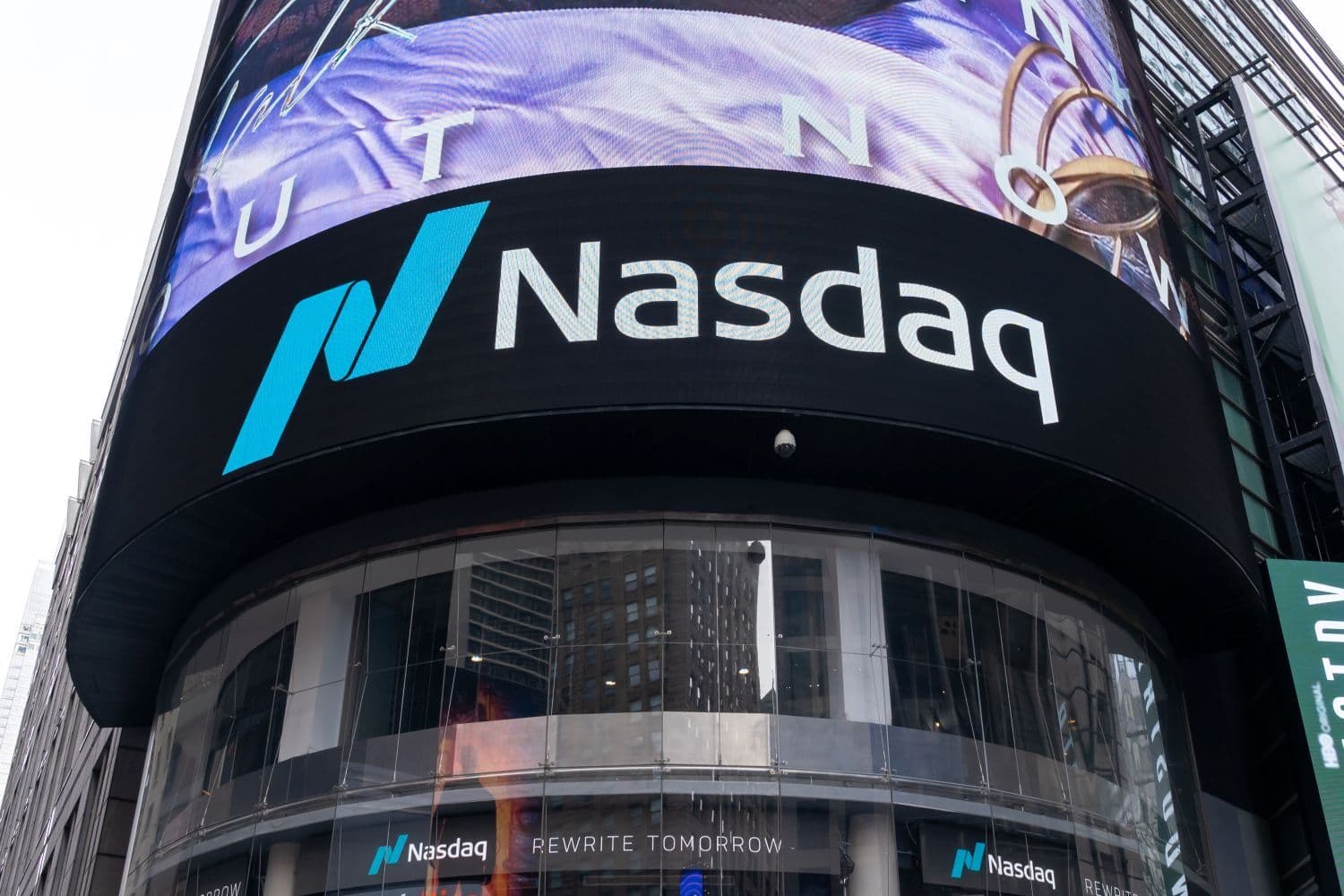BlackRock, Fidelity, Grayscale: Why Nasdaq's SEC Rule Change Could Trigger A Crypto Derivatives Boom