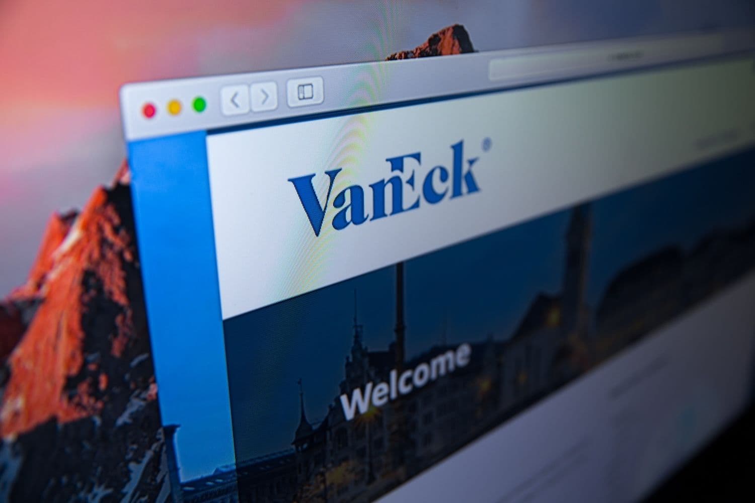VanEck Avalanche ETF Gets Cold Reception On Nasdaq Debut