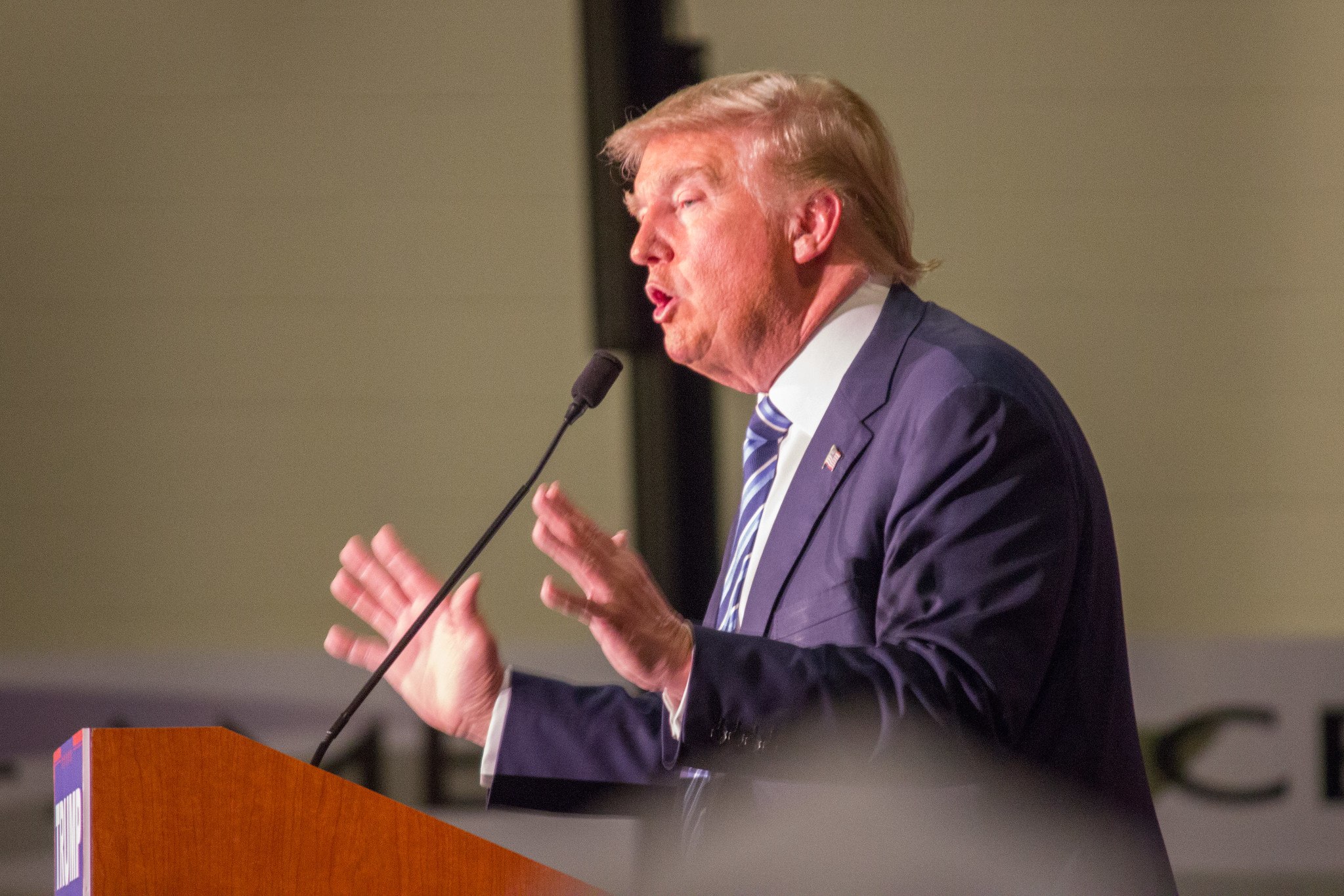 Trump Shrugs Off Dollar Slide as Index Hits 2022 Low