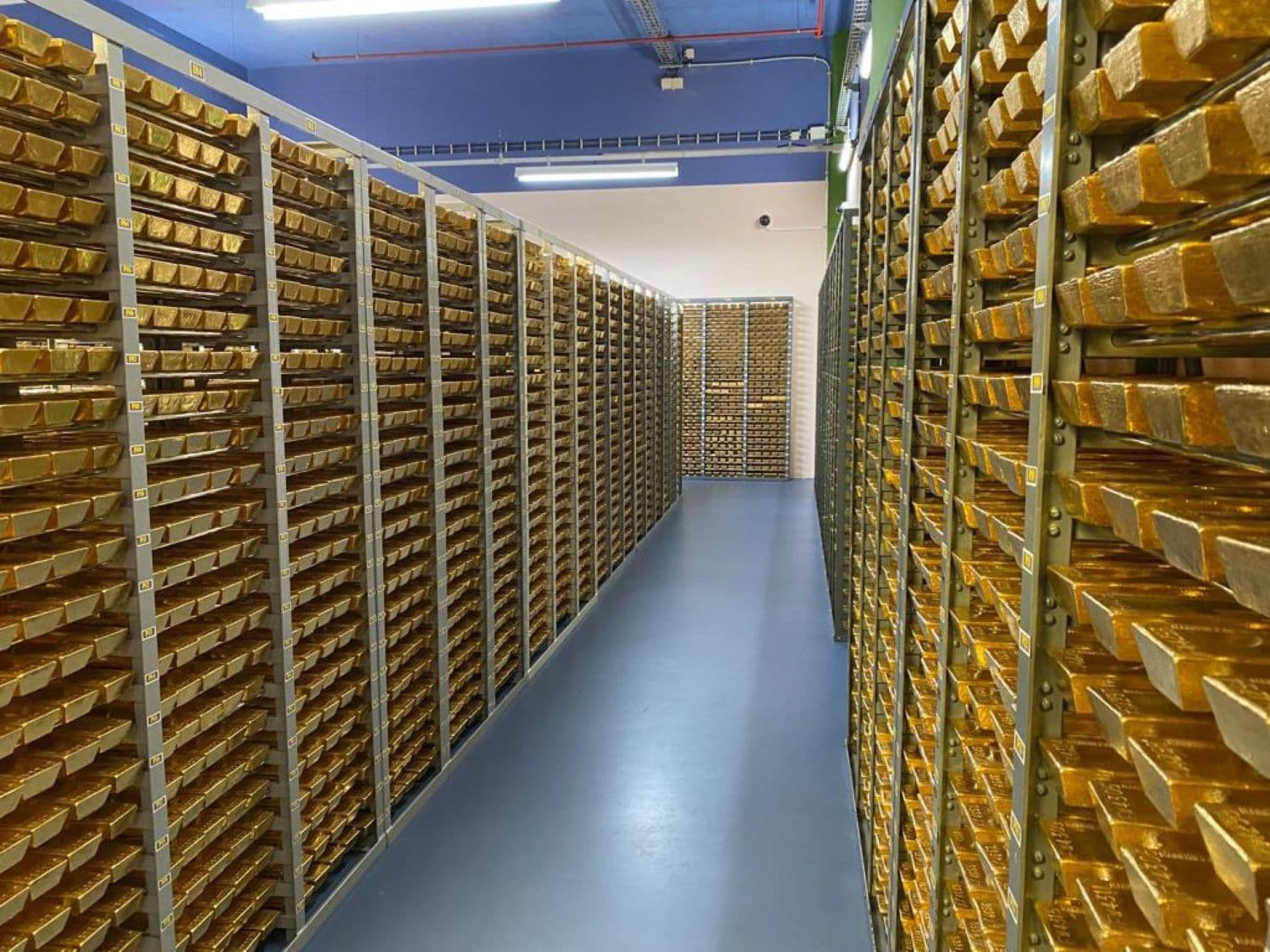Why Central Banks Are Stockpiling Gold Instead Of U.S. Debt For First Time Since 1996
