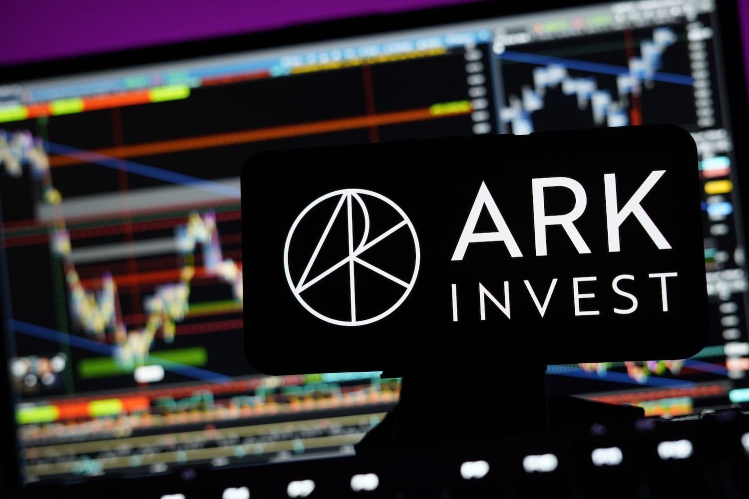 ARK Dumps M Coinbase Across Two Days, Shifts Into Loss-Making Bullish