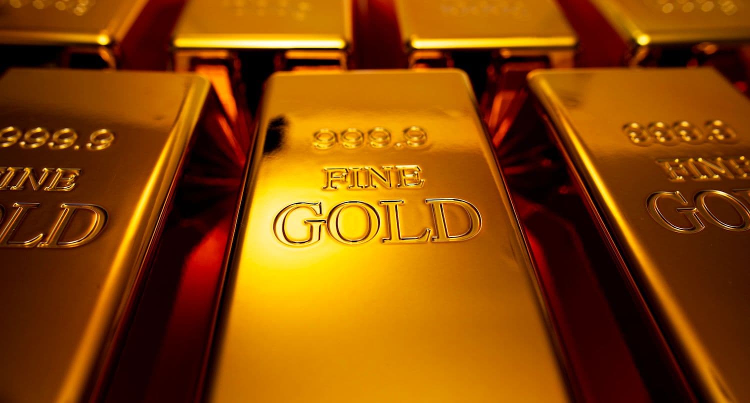 Can Bitcoin Outperform Gold After Correlation Hits 3-Year Low?